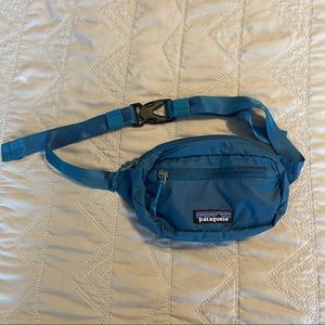 Patagonia fanny pack - ultralight. Color: blue. NWOT